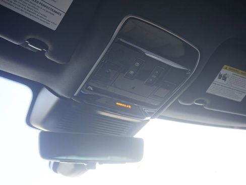 Used 2025 Land Rover Range Rover Sport Dynamic SE image 16