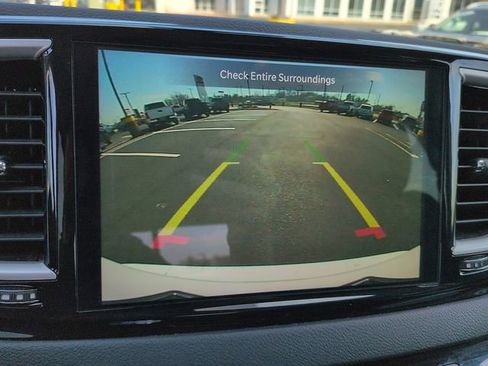 Used 2024 Chrysler Pacifica Touring-L image 23