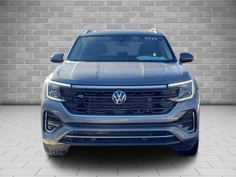 Used 2025 Volkswagen Atlas SEL Premium R-Line image 2