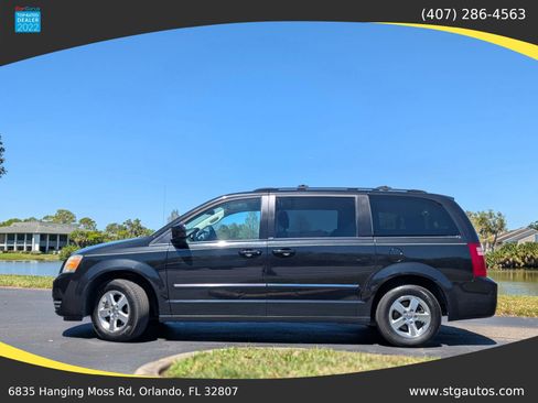 Used 2009 Dodge Grand Caravan SXT FWD image 2