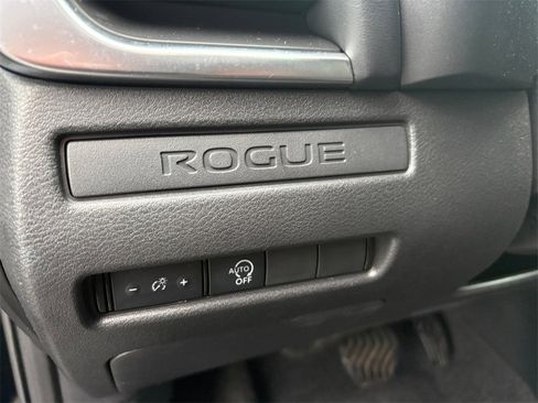 Used 2023 Nissan Rogue S image 10