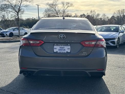 Used 2020 Toyota Camry SE w/ Sunroof Package image 6