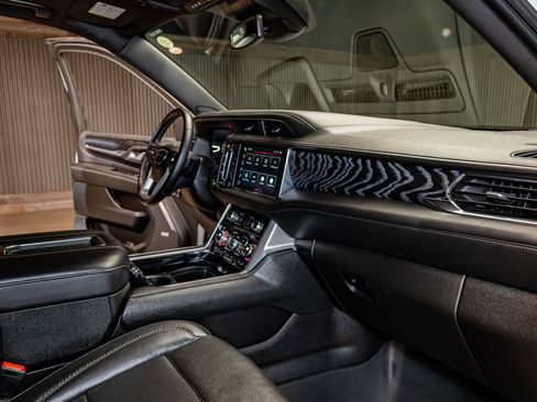 Used 2023 GMC Yukon Denali image 16
