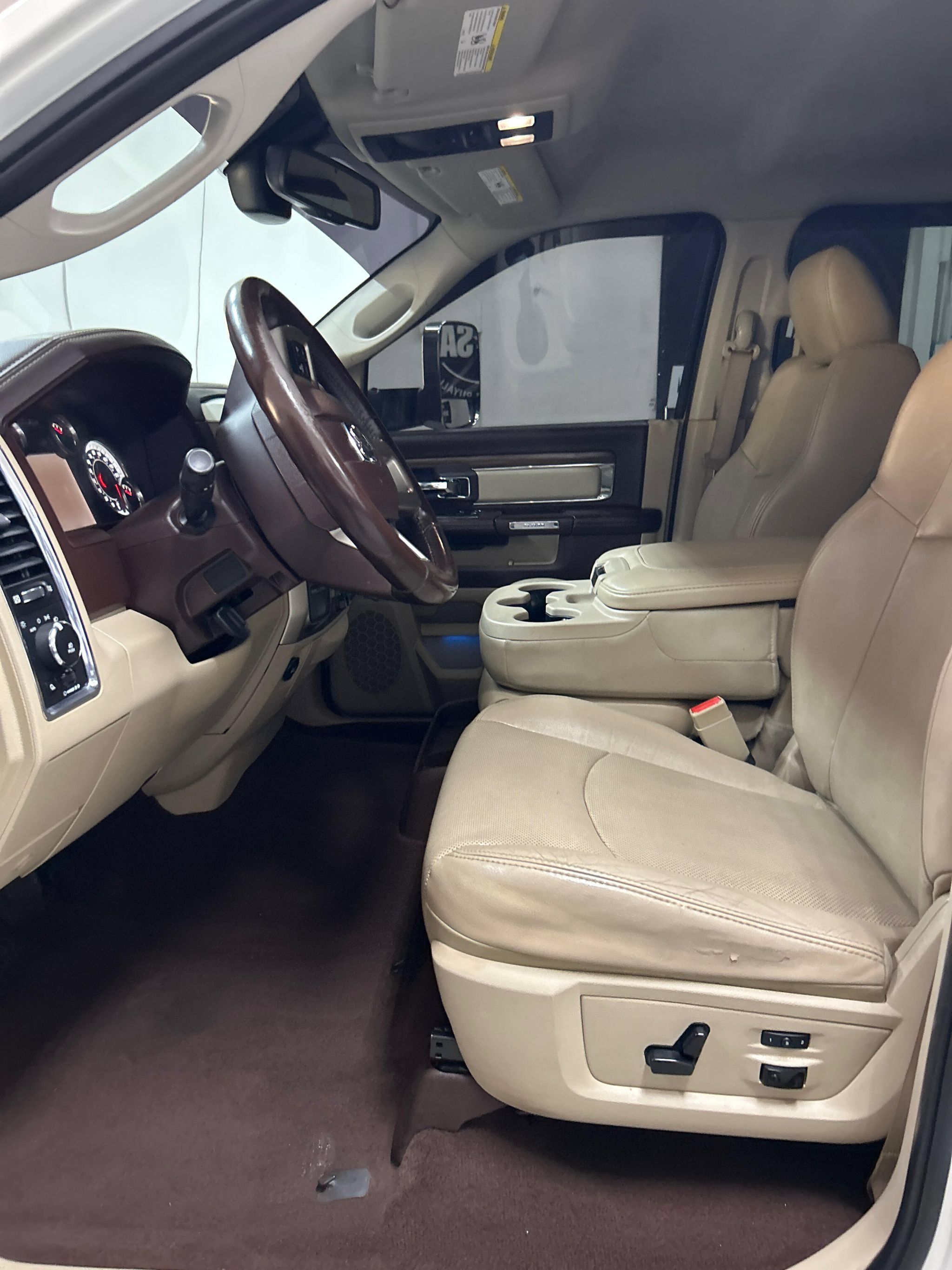 Used 2016 RAM 2500 Laramie w/ Convenience Group AWD/4WD image 8