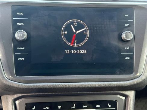 Used 2022 Volkswagen Tiguan SEL R-Line image 27