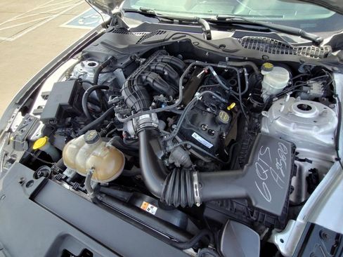 Used 2016 Ford Mustang V6 Coupe image 12