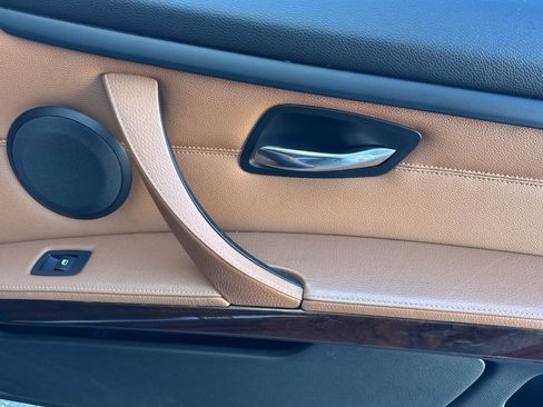 Used 2011 BMW 328i Convertible image 16