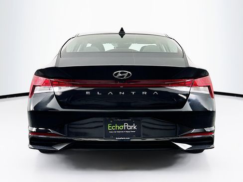 Used 2022 Hyundai Elantra SEL w/ Convenience + Premium Package FWD image 7