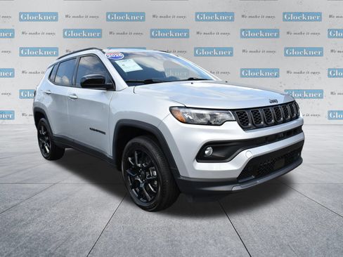 Used 2026 Jeep Compass Latitude AWD/4WD image 3