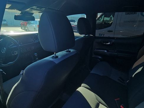 Used 2021 Toyota Tacoma TRD Sport w/ Technology Package image 11