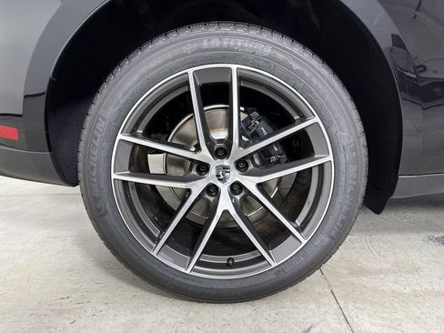 New 2026 Porsche Macan image 16