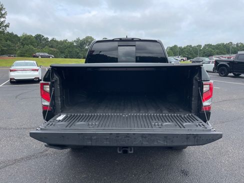 Used 2023 Nissan Titan PRO-4X w/ Pro-4x Convenience Package AWD/4WD image 16