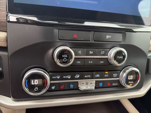 Used 2022 Ford Expedition Limited image 30