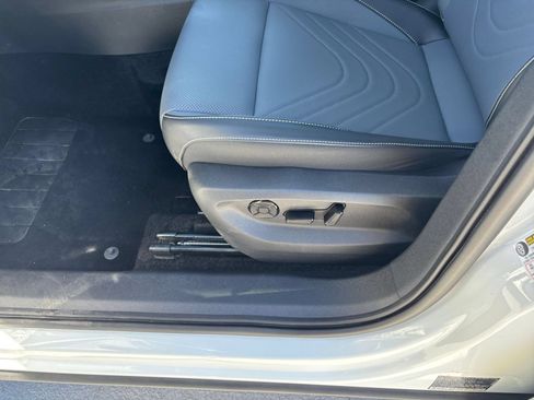 Used 2026 Volkswagen Tiguan SE AWD/4WD image 22