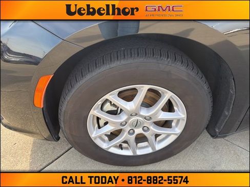 Used 2024 Chrysler Pacifica Touring-L image 17