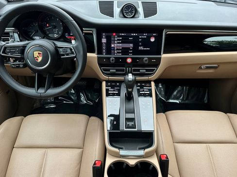 Used 2023 Porsche Macan image 6