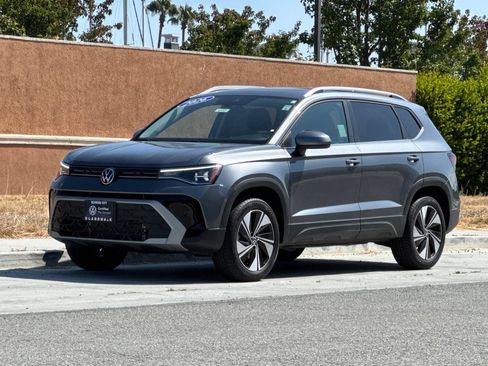 Certified 2026 Volkswagen Taos SE w/ Panoramic Sunroof Package AWD/4WD image 8