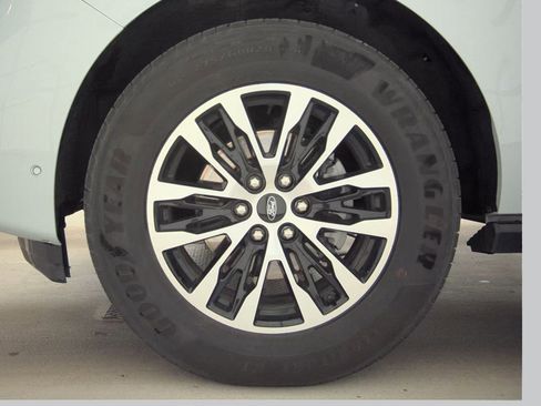Used 2025 Ford Expedition Platinum AWD/4WD image 10