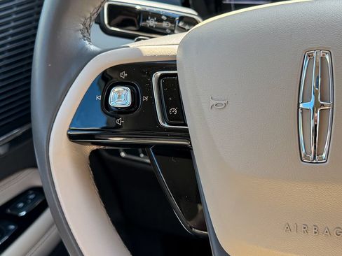 Used 2022 Lincoln Corsair AWD w/ Premium Package image 27