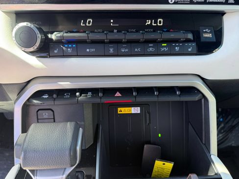 Used 2024 Toyota Tundra Capstone AWD/4WD image 22