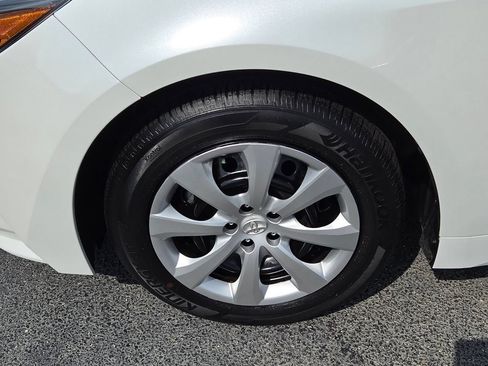 Used 2025 Toyota Corolla LE FWD image 16