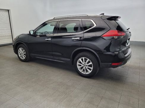 Used 2017 Nissan Rogue SV image 3