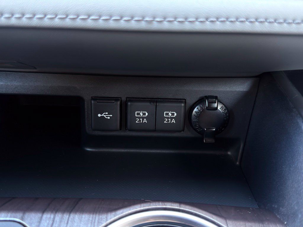 Used 2021 Toyota Highlander Limited FWD image 18