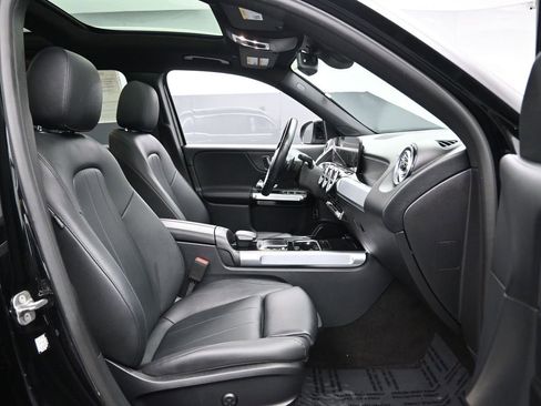 Used 2023 Mercedes-Benz GLB 250 4MATIC image 32