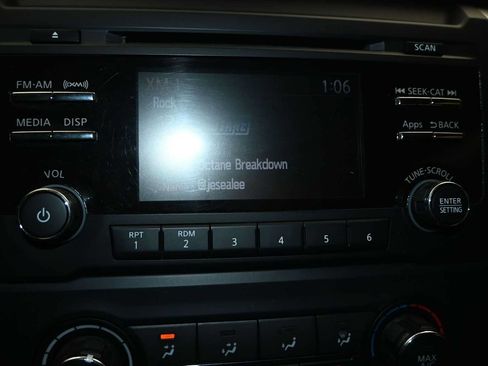 Used 2017 Nissan Titan SV AWD/4WD image 15