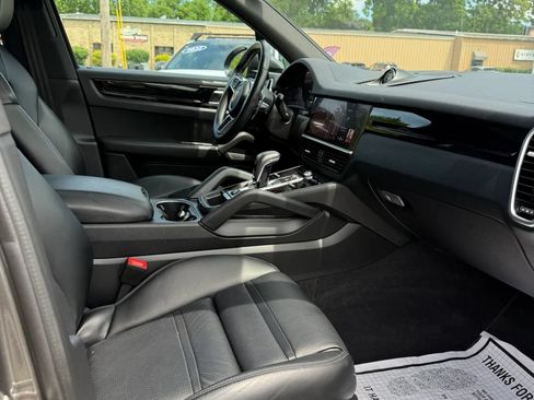 Used 2021 Porsche Cayenne AWD/4WD image 14