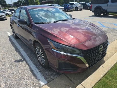 Used 2025 Nissan Altima 2.5 SV FWD image 4