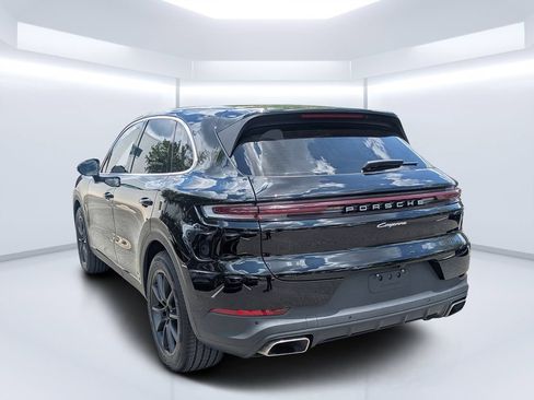 Used 2024 Porsche Cayenne AWD/4WD image 4