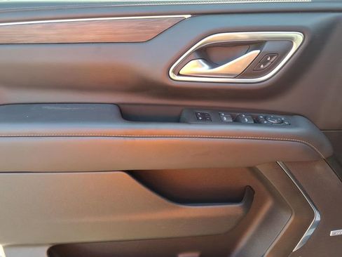 Used 2022 Chevrolet Tahoe Z71 w/ Luxury Package image 20