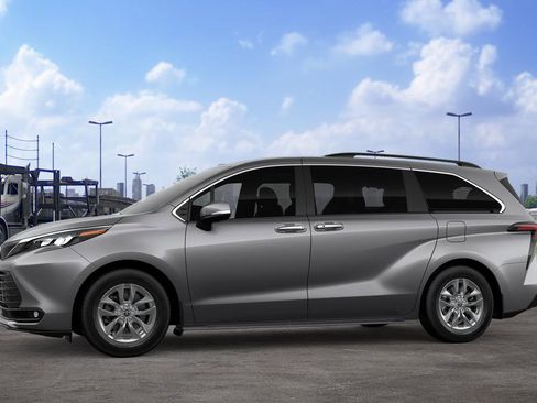 New 2026 Toyota Sienna XLE image 3