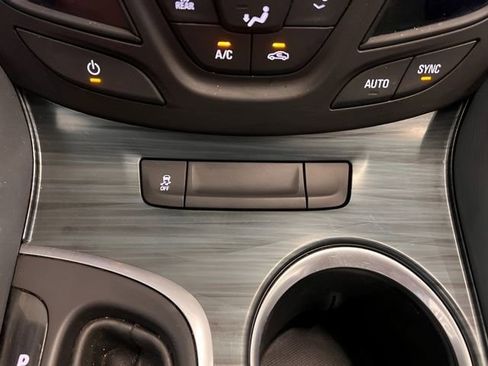 Used 2019 Buick Envision Essence FWD image 33
