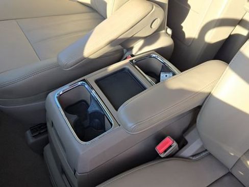 Certified 2016 Chrysler Town & Country Touring-L w/ Driver Convenience Group image 15