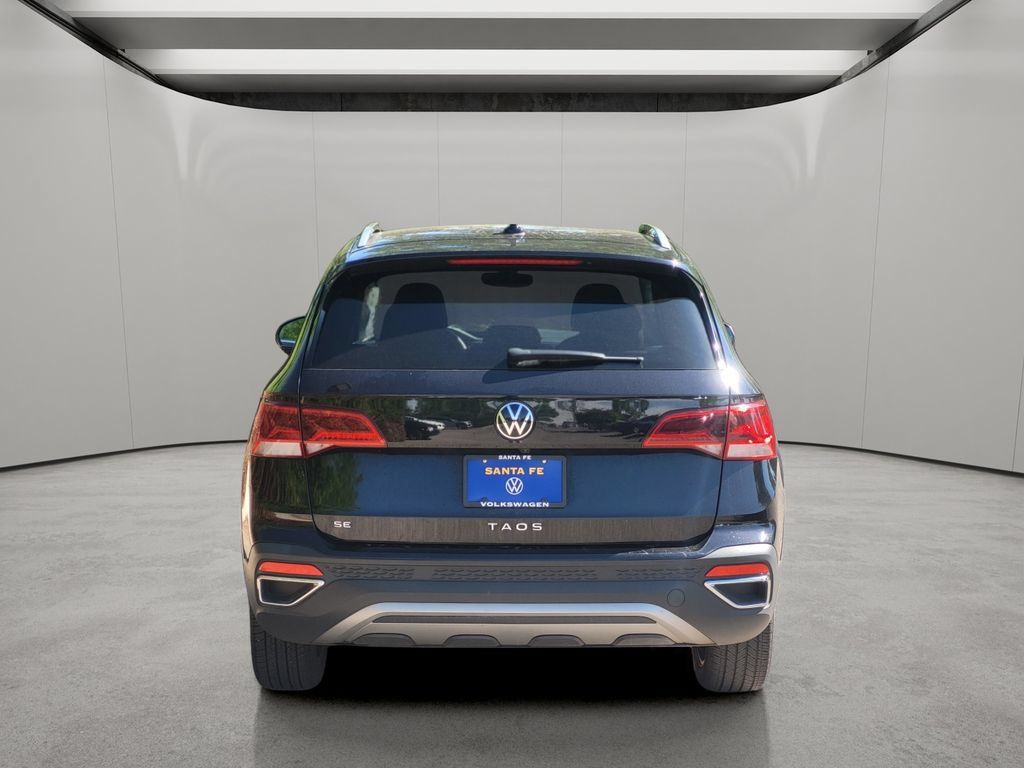 Used 2024 Volkswagen Taos SE FWD image 2