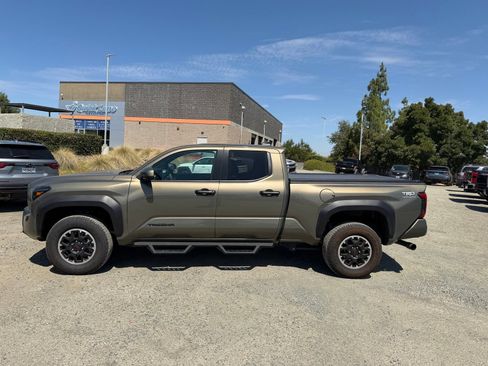 Used 2025 Toyota Tacoma TRD Off-Road AWD/4WD image 2