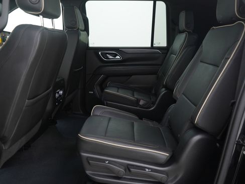 Used 2023 GMC Yukon XL SLT image 16