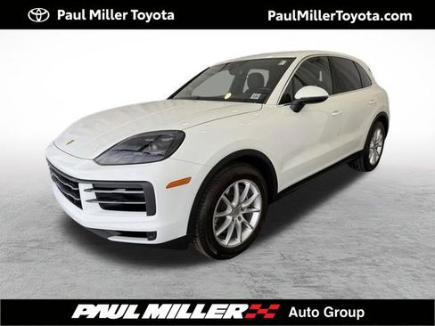 Used 2024 Porsche Cayenne image 1