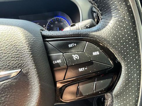 Used 2018 Chrysler Pacifica Limited FWD image 15