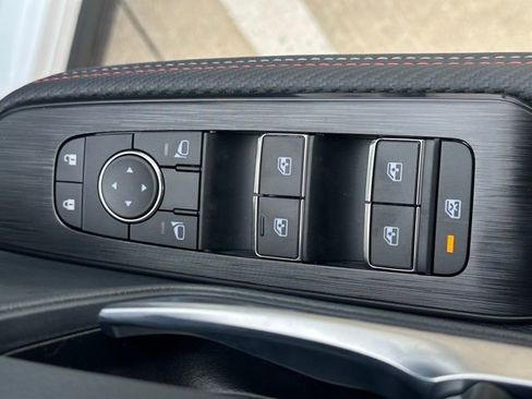 New 2026 Nissan Kicks SR w/ Cold Weather Package image 15