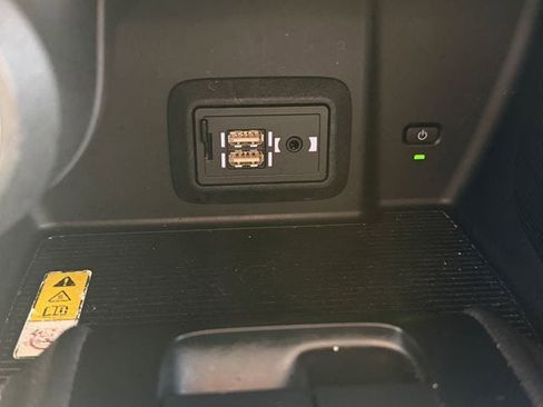 Used 2022 Toyota Venza XLE image 21