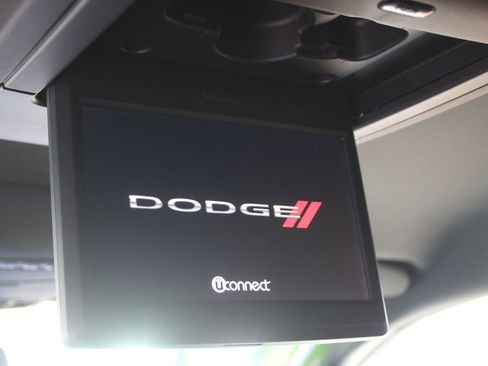 Used 2016 Dodge Grand Caravan SXT image 33