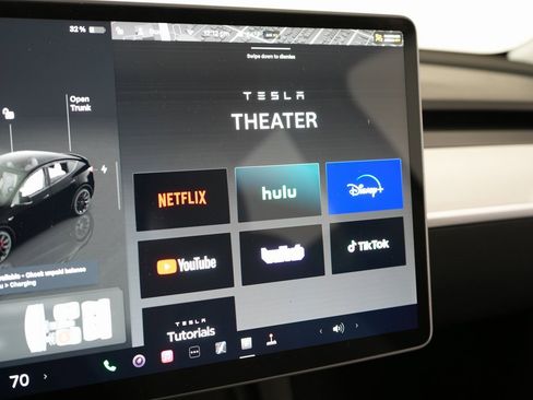 Used 2022 Tesla Model Y Performance image 25