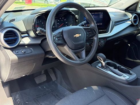 Used 2024 Chevrolet Trax LS w/ LS Convenience Package FWD image 21