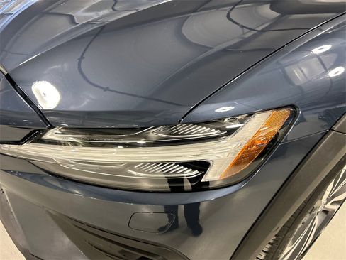 Used 2025 Volvo V60 B5 Cross Country Plus image 7