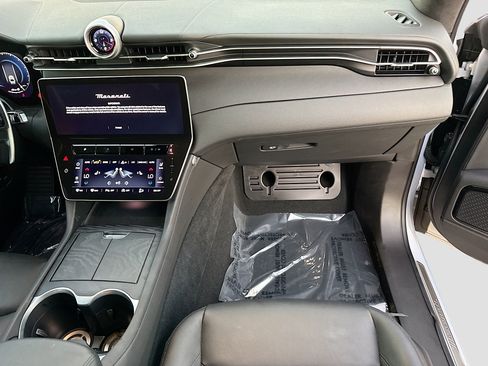 Certified 2024 Maserati Grecale GT image 19