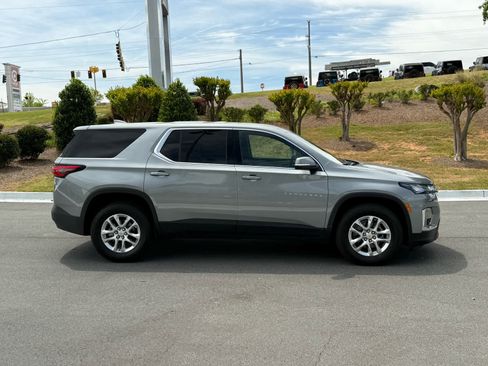 Used 2023 Chevrolet Traverse LS w/ Safety Package FWD image 6