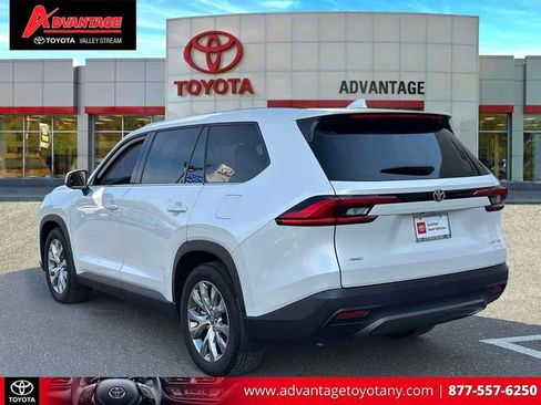 Used 2024 Toyota Grand Highlander AWD image 10